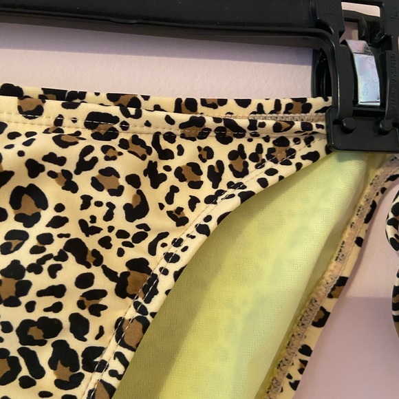 SOLD🌟 leopard print swimsuit bottoms - Picture 2 of 4
